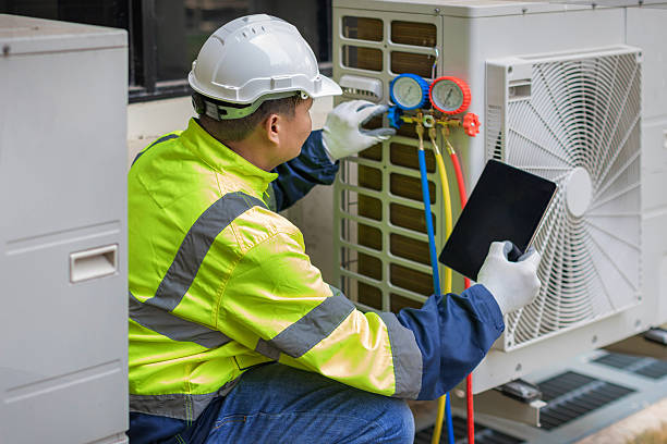 Professional Hvac technician working in Hudson, FL